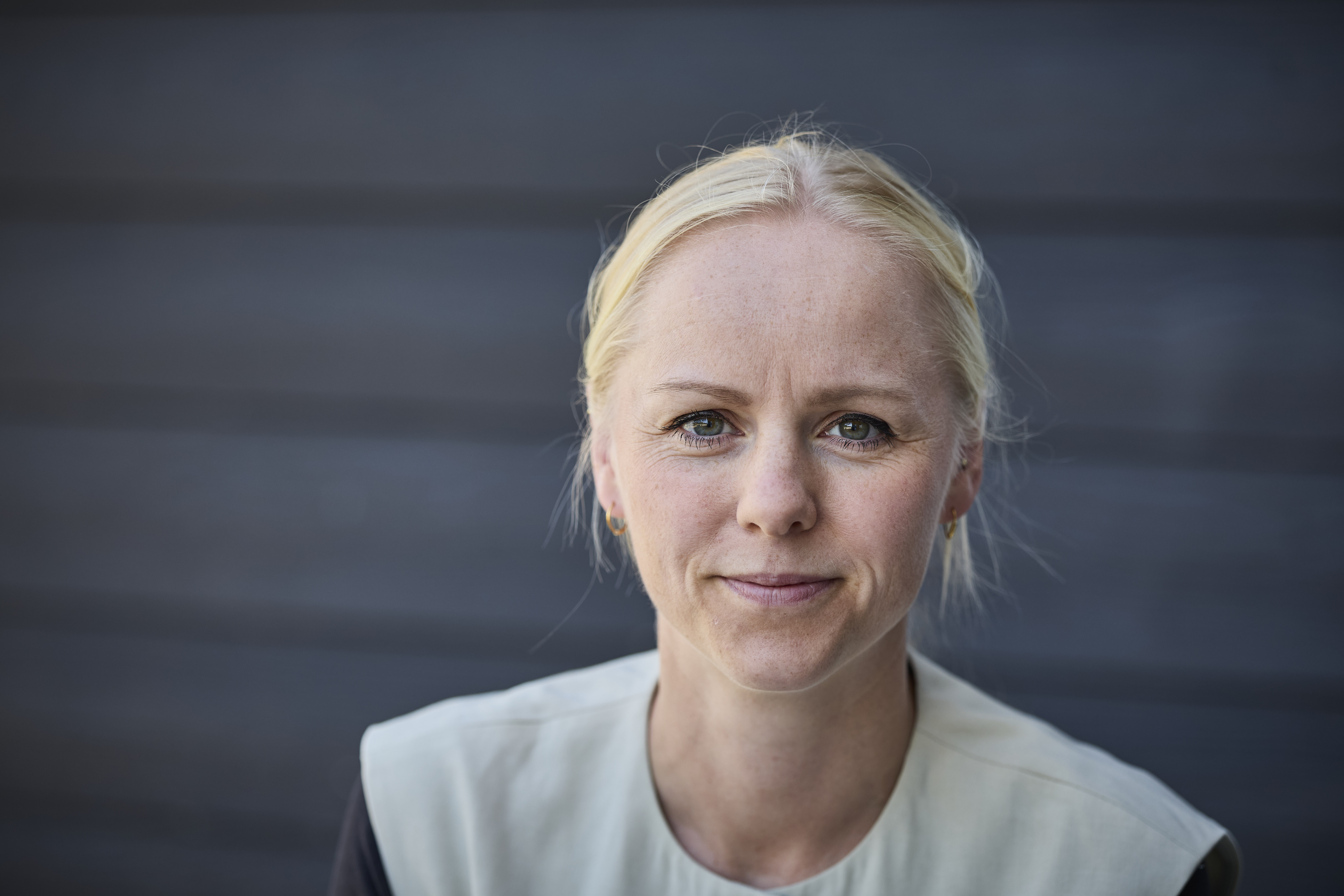 Portræt af by-, land- og transportminister Signe Munk